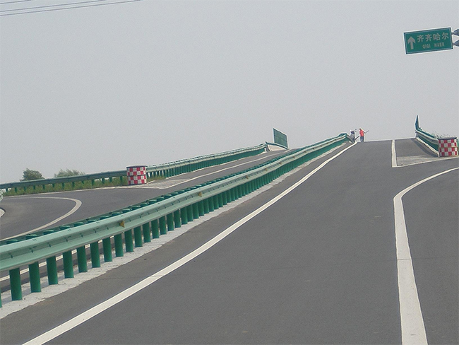 黄南高速公路护栏的材质与规格