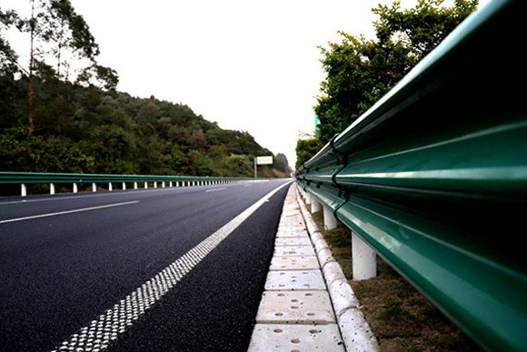 黄南高速公路护栏的常用类型
