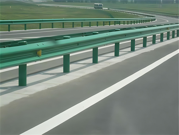 黄南高速护栏板守护安全广泛应用于多个行业